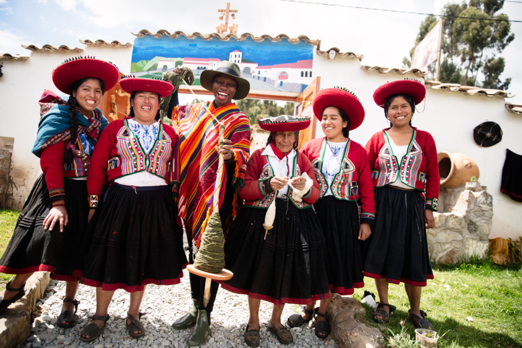Group photo with the Peruvian women